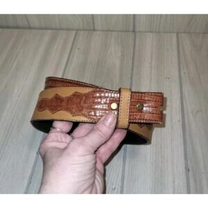 Circle Y of Yoakum Tan Leather Belt Sz 28 Embossed Hand Made in Texas NO BUCKLE